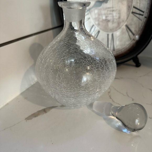 Crackled clear glass round globe decanter with crystal  closure stopper - Picture 4 of 7